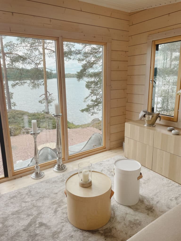 Moderni pihasauna 16 Oleskelutila vaalea