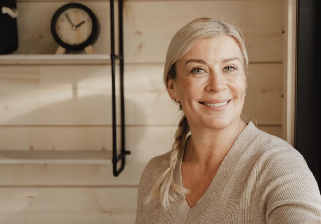 Kirsi Alm-Siira hankki Ehta pihasaunan mökille.