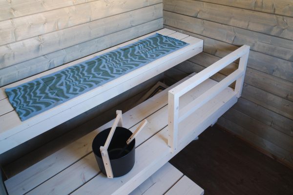 Vaalea pihasauna sisältä