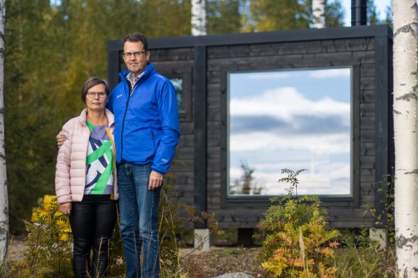 Asiakkaat Pihasauna 10 edessä